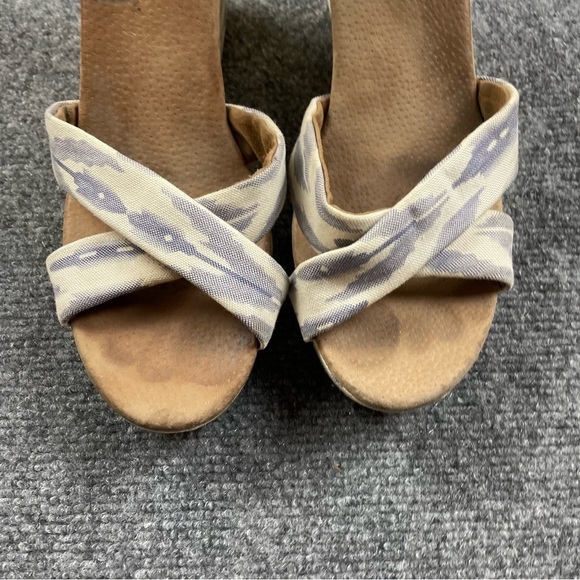 TOMS Women’s Blue/White Aztec Print Canvas Wedge Sandal size: 10 - Picture 2 of 9
